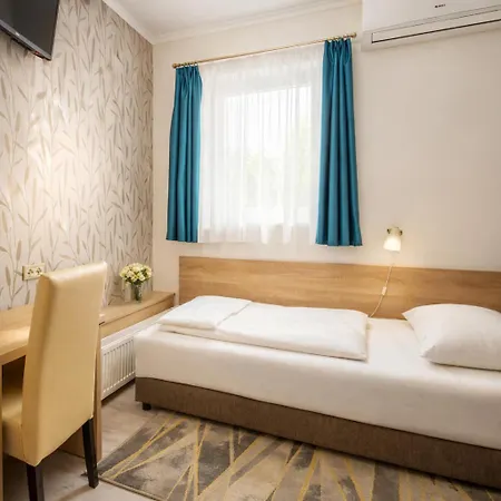 Wow Hostel *